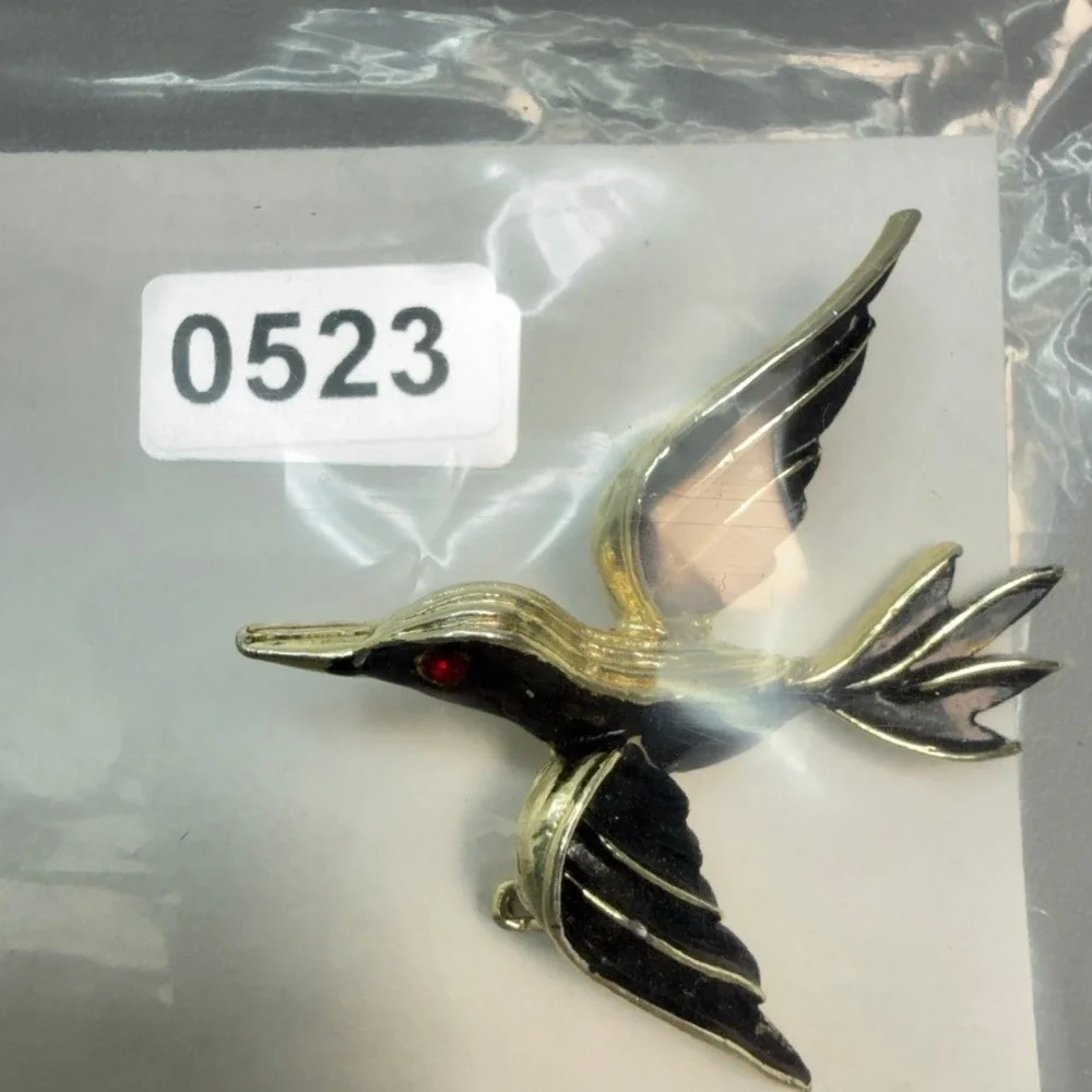 Vintage Black Enamel Gold Tone Bird Brooch 1.75